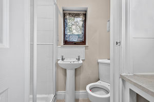 Shower room- click for photo gallery